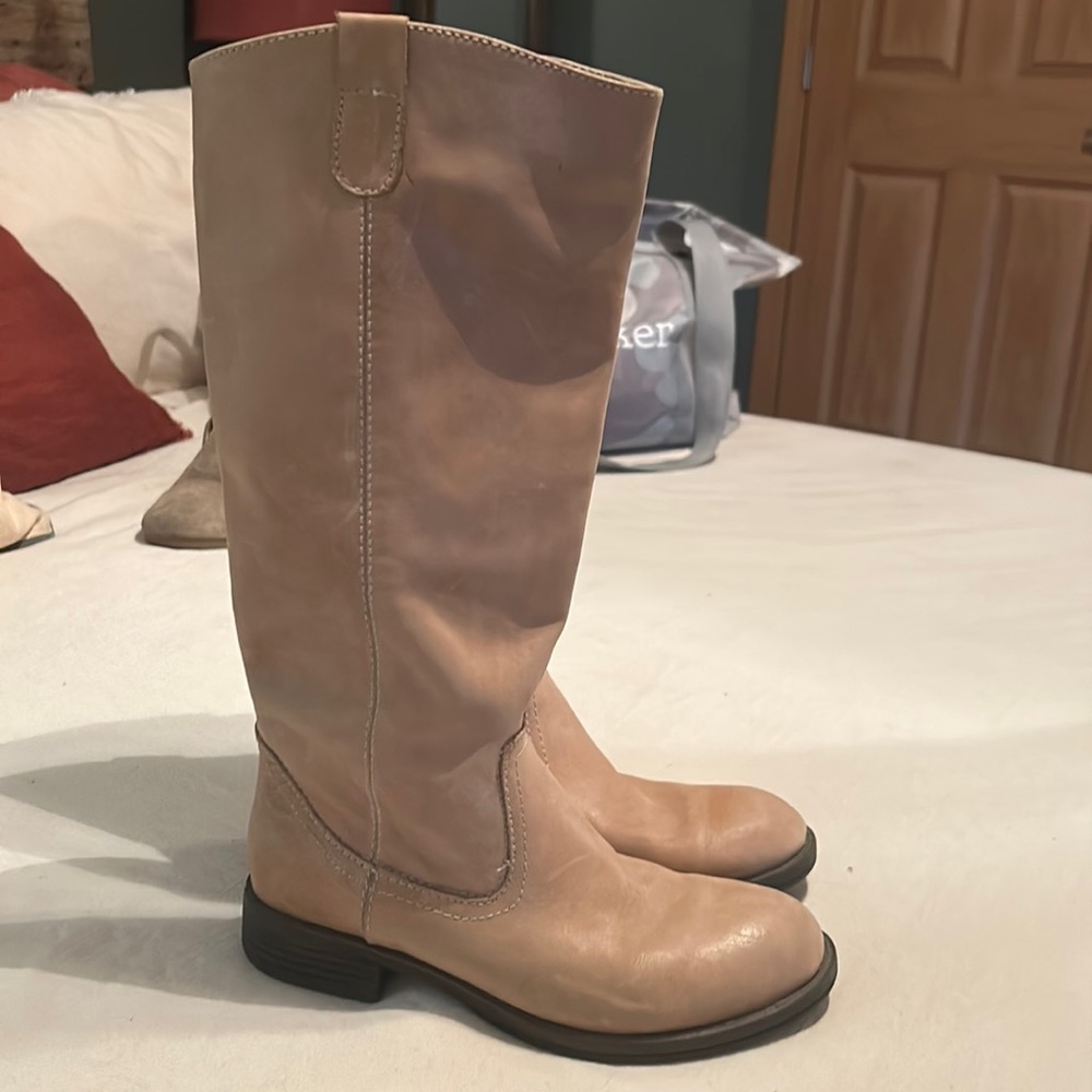 Worn boots still good condition